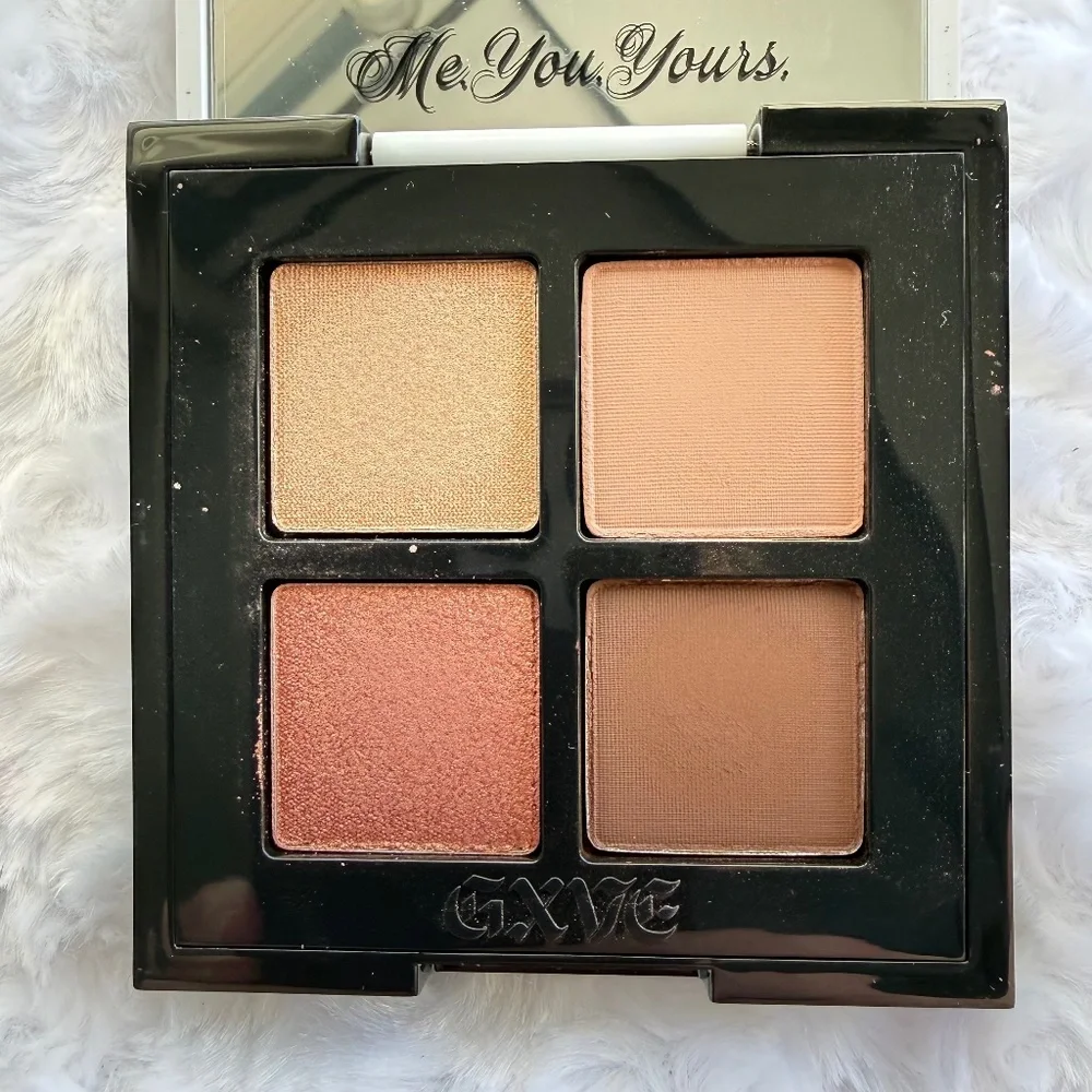 GXVE Eye See in color Just A Girl Eyeshadow Palette